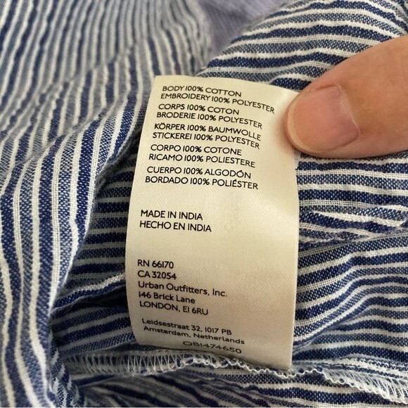 Pilcro Anthropologie Women’s Embroidered Buttondown size Small. NWT! Runs large - Picture 12 of 14